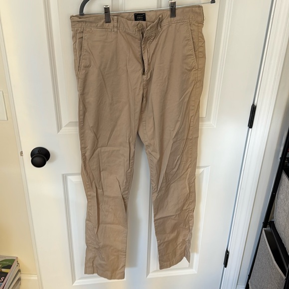J Crew 	32x34 - 770 STRAIGHT-FIT LIGHTWEIGHT GARMENT-DYED STRETCH CHINO - Picture 1 of 3